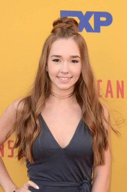 oyuncu Holly Taylor
