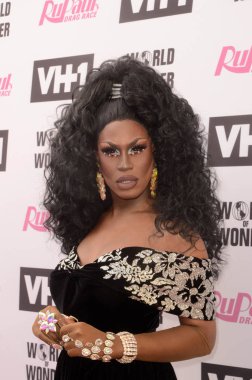 Sürükle sanatçı Shea Coulee