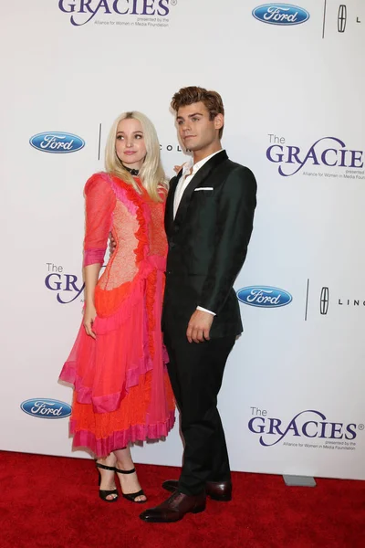 Dove Cameron, Garrett Clayton — Stock Photo, Image