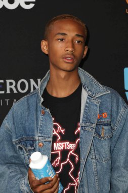 Jaden Smith, Umami Burger, The Grove, Los Angeles, CA 06-29-17 için Büyük Açılış Partisi 'ne katılıyor.