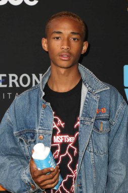 Jaden Smith, Umami Burger, The Grove, Los Angeles, CA 06-29-17 için Büyük Açılış Partisi 'ne katılıyor.