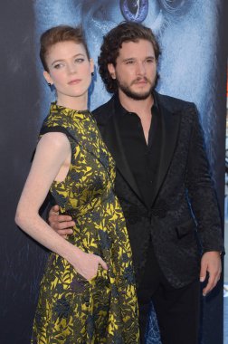 aktörler Rose Leslie ve Kit Harington