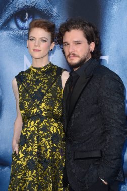 aktörler Rose Leslie ve Kit Harington