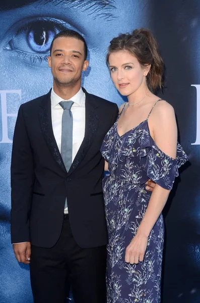 Los actores Jacob Anderson y Aisling Loftus — Foto de Stock