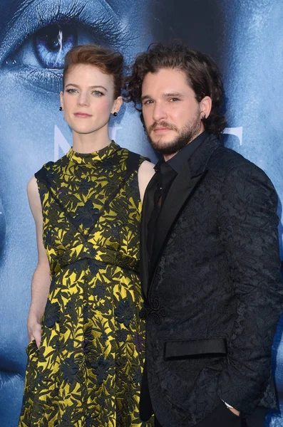 Actores Rose Leslie y Kit Harington — Foto de Stock