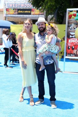 aktör A. J.Buckley ortağı ve kızı Willow Phoenix Buckley ile  