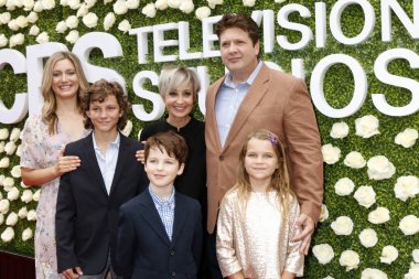 Zoe Perry, Montana Ürdün, Iain Armitage, Annie Potts, Reagan Revord, Lance Kuaför