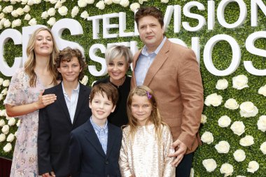 Zoe Perry, Montana Ürdün, Iain Armitage, Annie Potts, Reagan Revord, Lance Kuaför