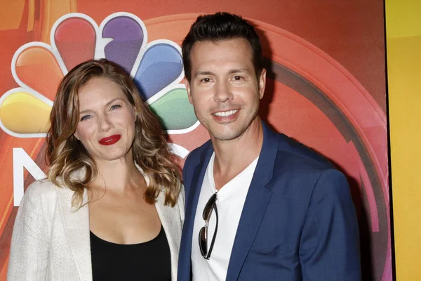 Tracy Spiridakos, Jon Seda — Stock Photo, Image