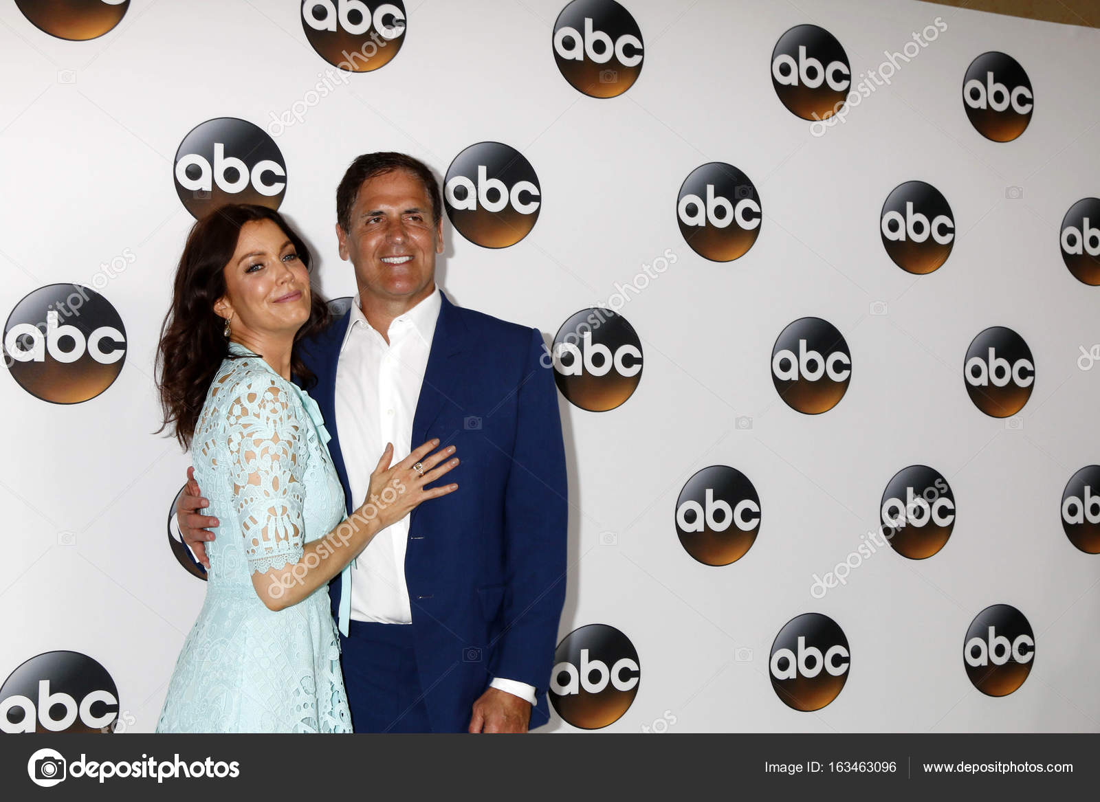 Bellamy Young, Mark Cuban - Stock Editorial Photo © s ...