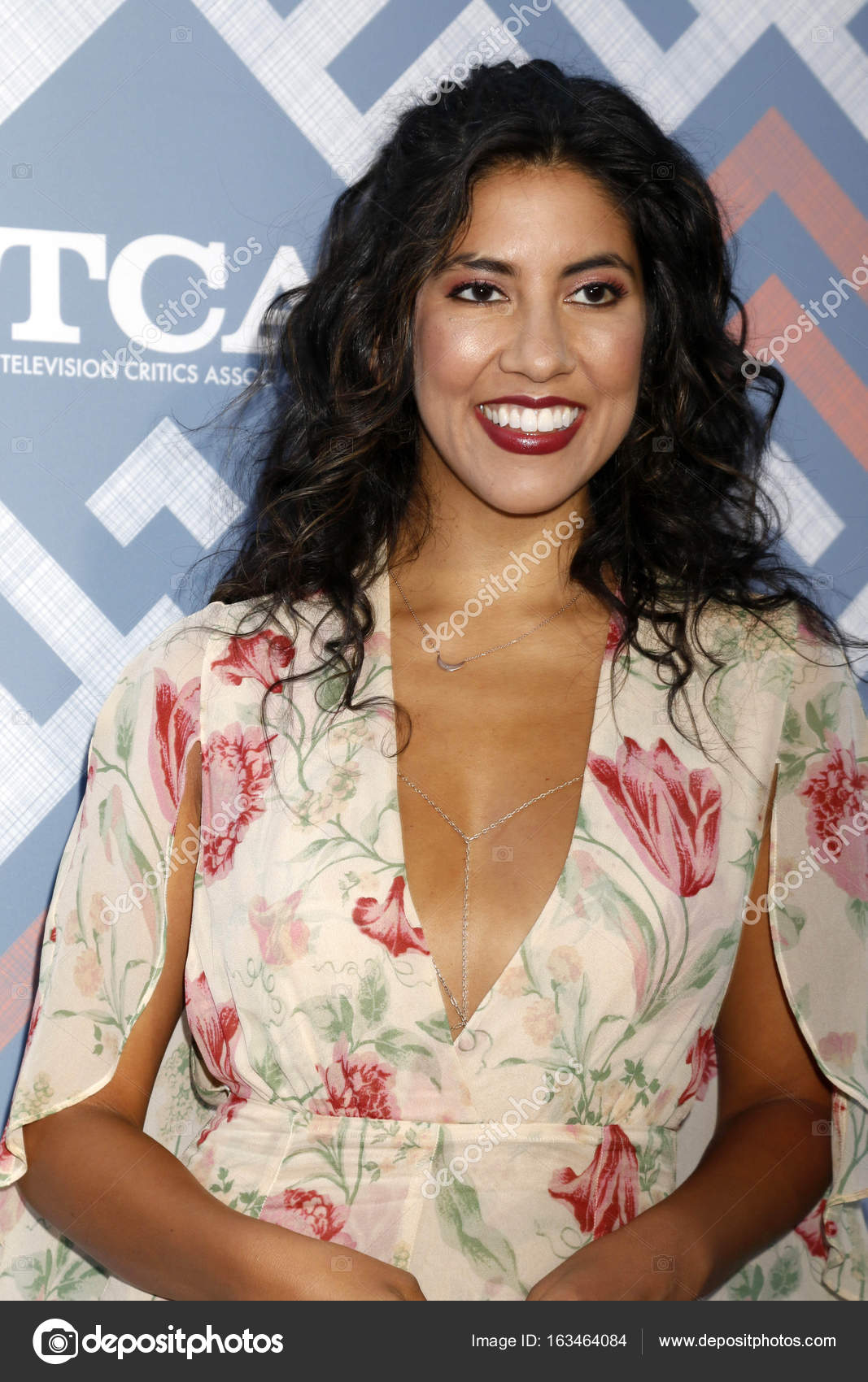 Cyber ​​space Formulate Clap Actress Stephanie Beatriz – Stock Editorial Photo © s_bukley #163464084