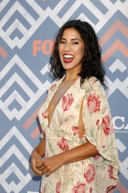 oyuncu Stephanie Beatriz