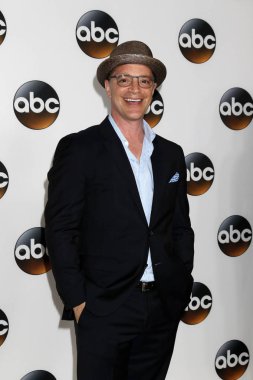 aktör Joshua Malina