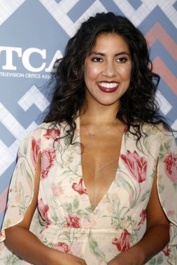 oyuncu Stephanie Beatriz