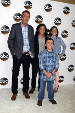 Neil Flynn, Charlie Mcdermott, Atticus Shaffer, Eden Sher
