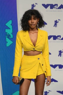 şarkıcı elmas beyaz