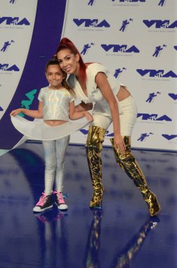 Farrah İbrahim, Sophia Abraham