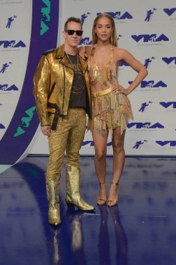 Jeremy Scott, Yasemin Sanders