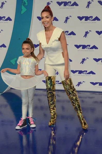 Farrah İbrahim, Sophia Abraham