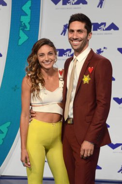 Laura Scvhulman, Nev Schulman