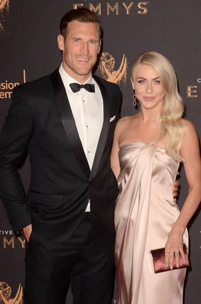 Dancer Julianne Hough with hockey player Brooks Laich — Stock Photo, Image