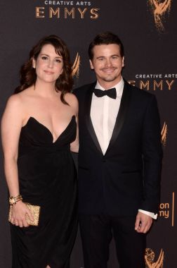 Aktörler Melanie Lynskey ve Jason Ritter
