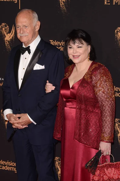 Aktörler Gerald Mcraney ve Delta Burk