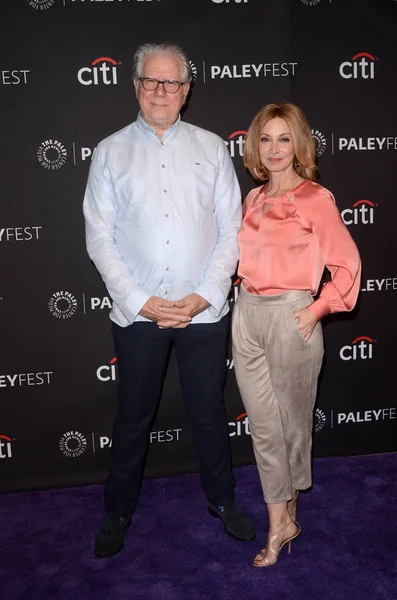 aktörler John Larroquette ve Sharon Lawrence