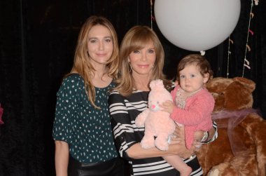Spencer Margaret Richmond kız Bea ve anne Jaclyn Smith ile