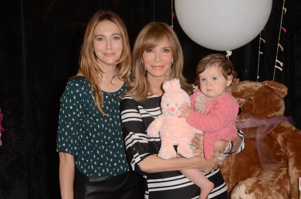 Spencer Margaret Richmond kız Bea ve anne Jaclyn Smith ile