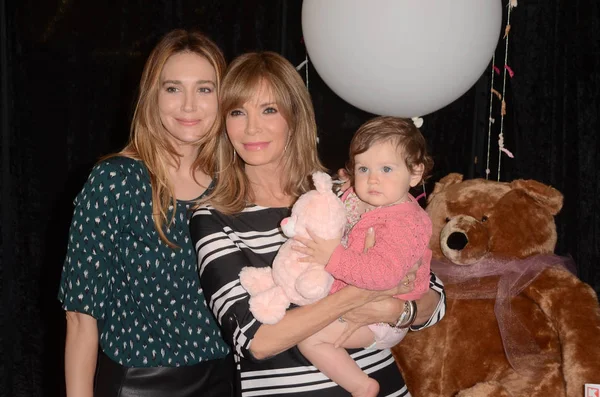 Spencer Margaret Richmond kız Bea ve anne Jaclyn Smith ile