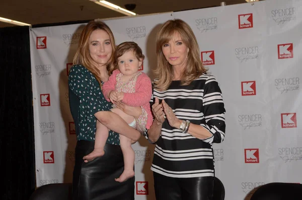 Spencer Margaret Richmond kız Bea ve anne Jaclyn Smith ile