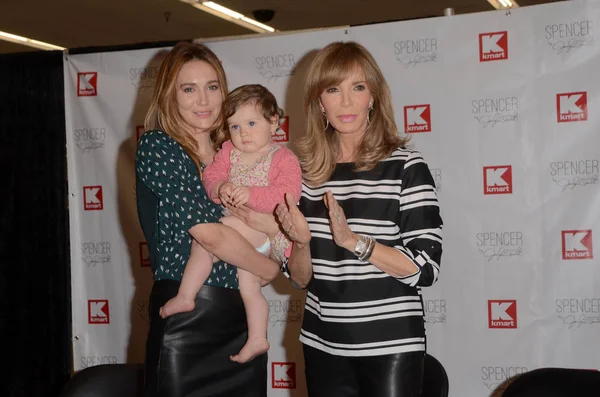 Spencer Margaret Richmond with daughter Bea and mother Jaclyn Smith — Stock Photo, Image