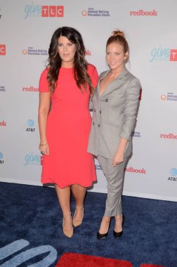 Eylemci Monica Lewinsky ve aktris Brittany Snow