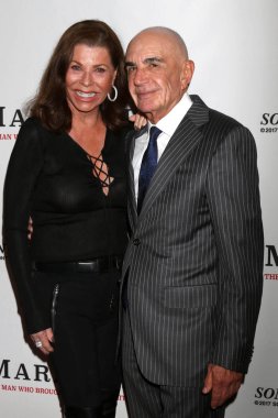 Avukat Robert Shapiro karısıyla Linell Shapiro