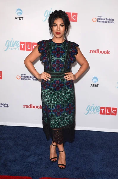 Aktris Chrissie uyum