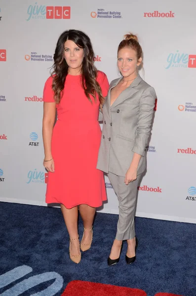 Eylemci Monica Lewinsky ve aktris Brittany Snow