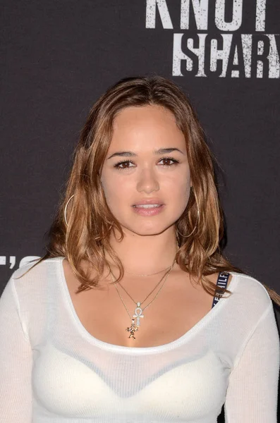 aktris Rose Williams