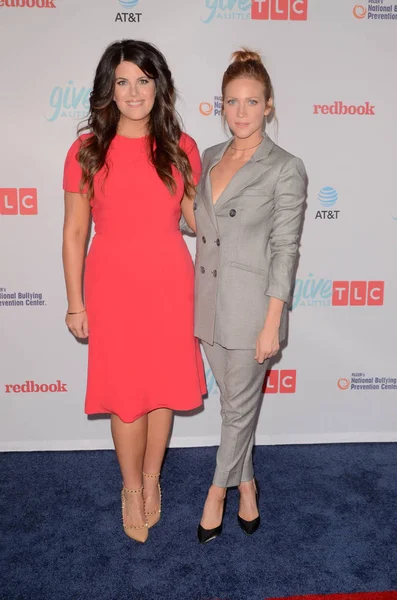 Aktivistin Monica Lewinsky und Schauspielerin Brittany Snow — Stockfoto