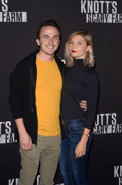 Los actores Frankie Muniz y Paige Price — Foto de Stock