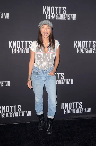 Hostess Jeannie Mai — ストック写真