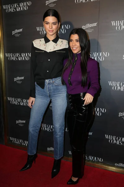 Kendall Jenner, Kourtney Kardashian —  Fotos de Stock