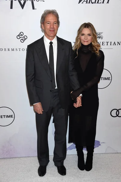 David E. Kelley, Michelle Pfeiffer — Stock Photo, Image