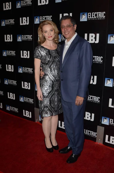 Attrice Lisa Brenner con lo sceneggiatore Dean Devlin — Foto Stock