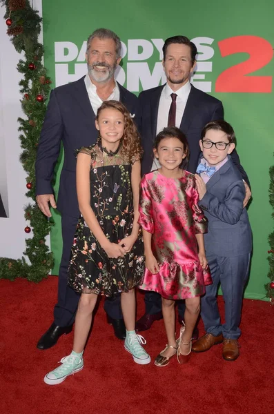 Mel Gibson, Mark Wahlberg, Owen Vaccaro, Scarlett Estevez, Didi Costin — Zdjęcie stockowe