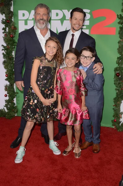 Mel Gibson, Mark Wahlberg, Owen Vaccaro, Scarlett Estevez, Didi Costin — Stockfoto