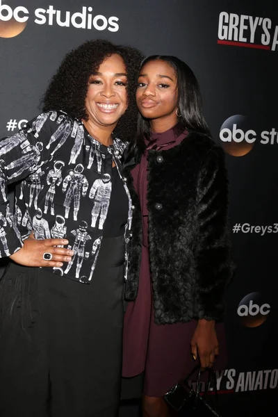 Shonda Rhimes, Harper Rhimes — Stock Photo, Image