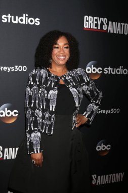 senarist Shonda Rhimes