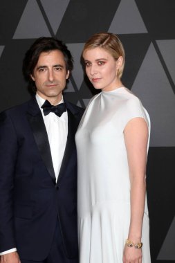 aktrist Greta Gerwig konuk ile