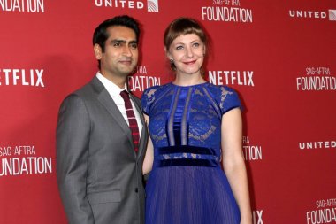Sanatçı Kumail Nanjiani yazar Emily V Gordon ile